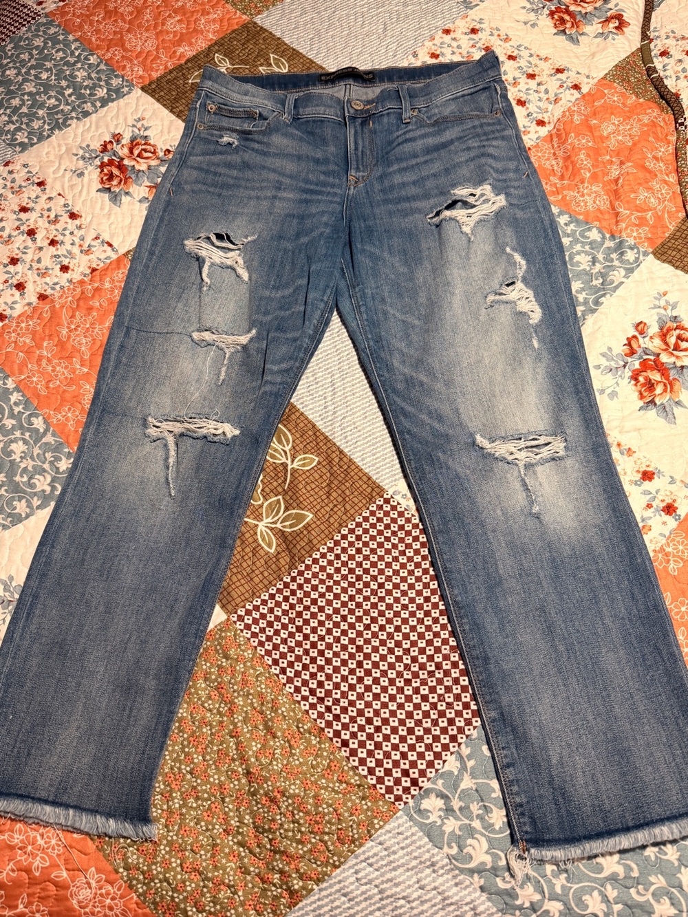 Express Jeans Size 8 Relaxed Straight Leg Distressed Raw Hem Medium Wash Denim
